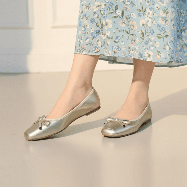 Available Pumpie Shoe - 42 Size LA2123