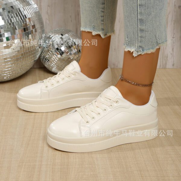 Available Sneaker  - 42 Size LA3917