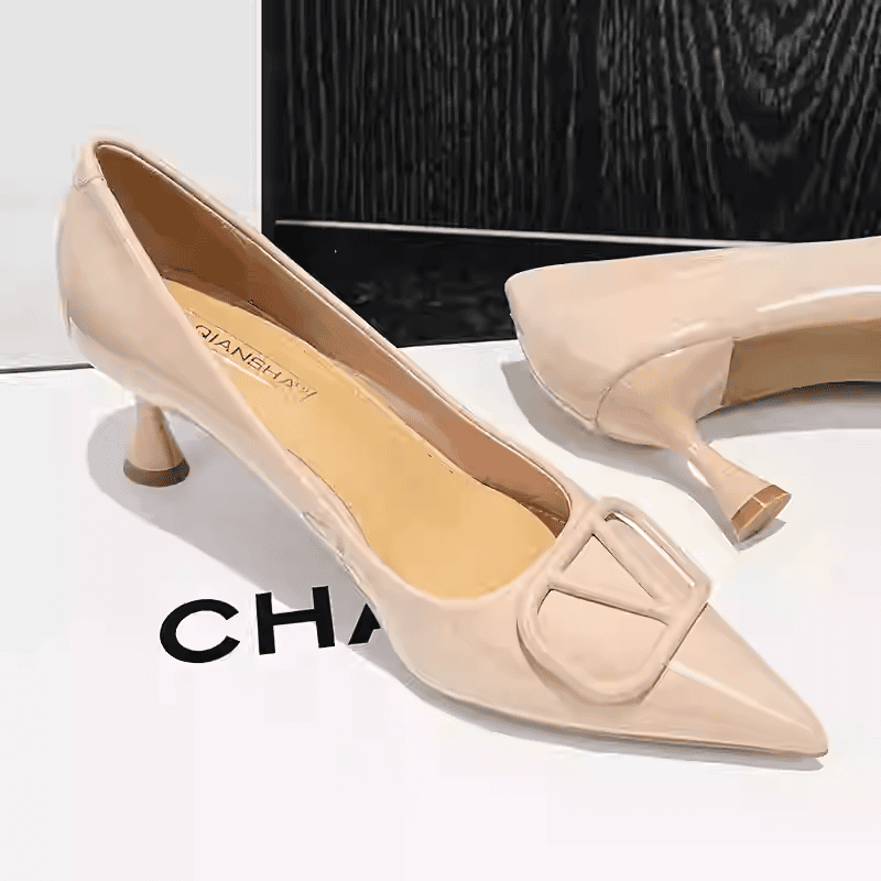 O1CN01WDzu7Z1C7A5xjaJD7_!!180115 (1) V-buckle celebrity temperament pointed toe shoes LA683 - Image 1