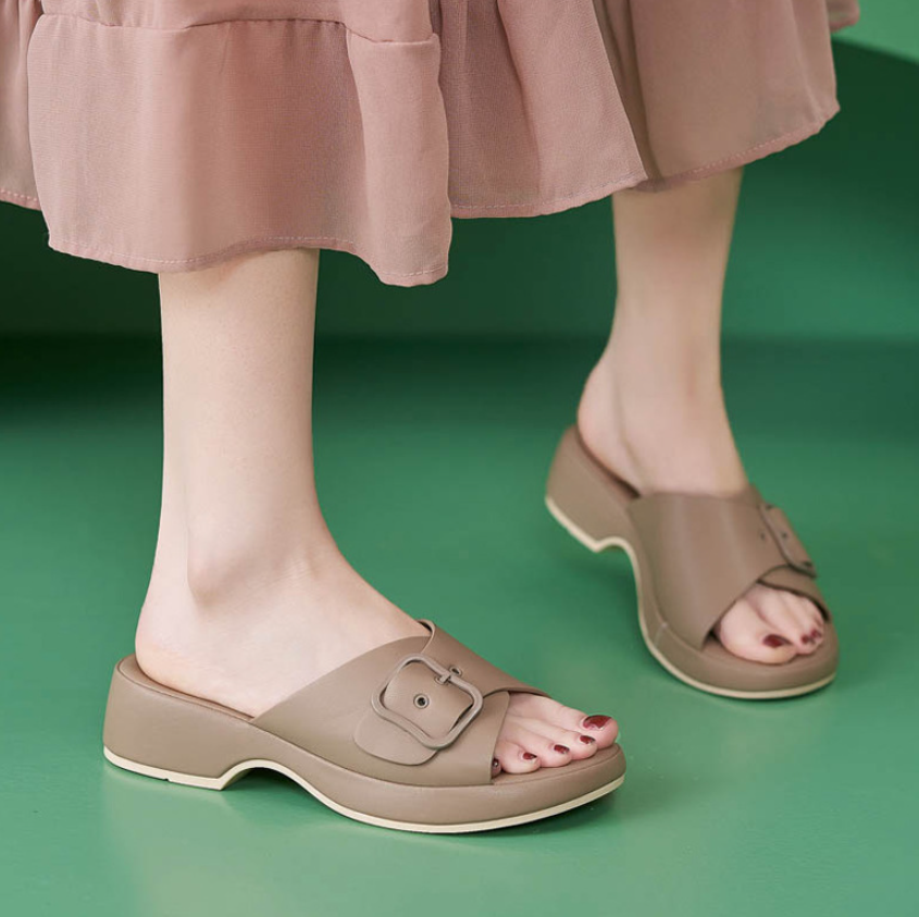 Screenshot 2025-06-24 193344 New 2025 Spring and Summer Casual Women's Sandals Non-slip Beach Wedge Slippers - Image 1