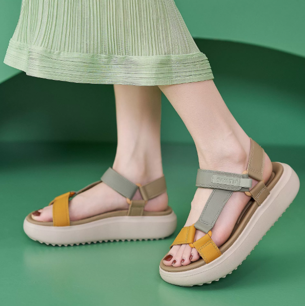Screenshot 2025-06-25 152302 New 2025 lightweight sandals casual sports comfortable thick bottom Velcro large size women's shoes - Image 1