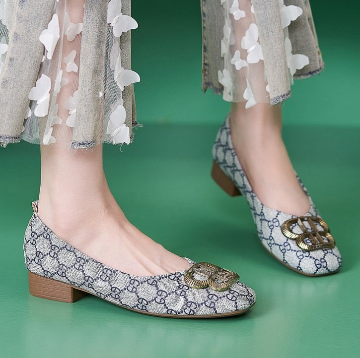 O1CN01bHfwaw2DMZH1zfNCx_!!3707858595-0-cib New 2025 spring and autumn soft sole comfortable slip-on mother shallow mouth single shoes women - Image 1
