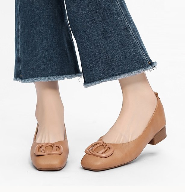 O1CN01yeKf1p2DMZGVb300Z_!!3707858595-0-cib New 2025 autumn and winter upper letter decorative buckle simple and comfortable low heel non-tiring shoes for women - Image 1