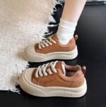 Women’s platform training shoes, 2025 new autumn hot-selling retro height-increasing board shoes, versatile casual sports shoes. - Image 2