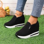 Black wedge heel women’s shoes, 2025 spring and autumn new style, round toe, waterproof platform, lightweight slip-on shoes.
