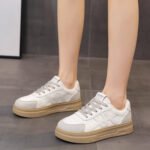 Women’s 2025 Autumn New Style Student Skate Shoes with a “Stepping on Poop” Feel – Thick Sole, Comfortable Casual Sports Shoes