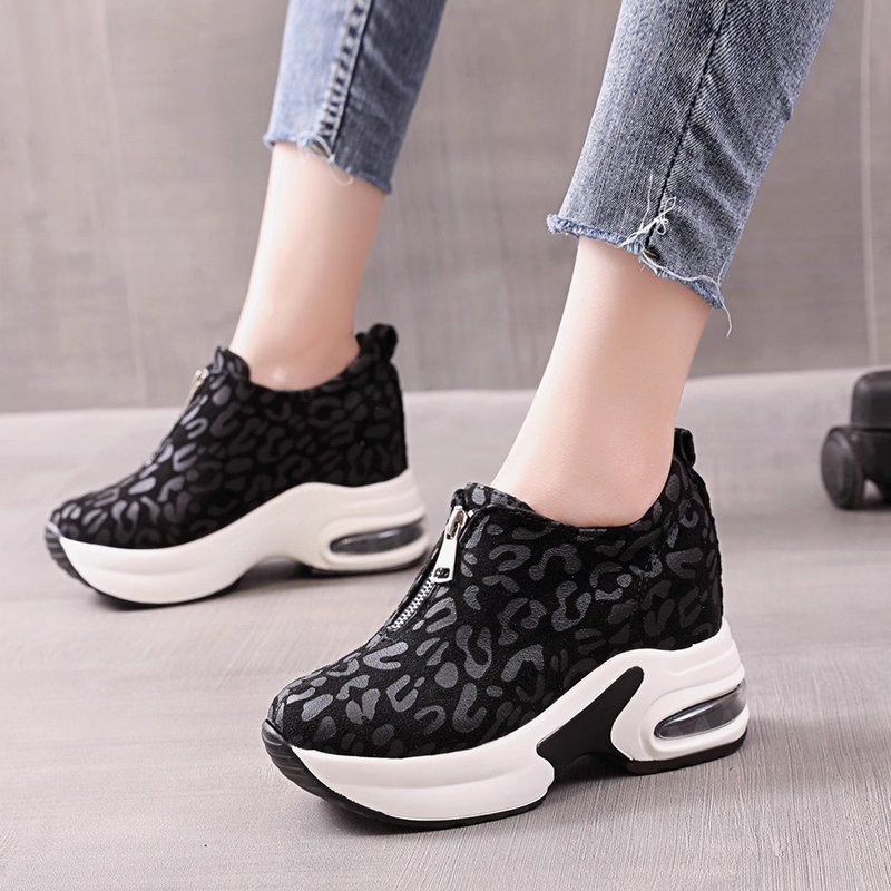 O1CN01sNgJA21zGEn7Oh9e1_!!2201285056686.jpg_ Women’s platform shoes with hidden wedge heels, new autumn 2025 style, leopard print, thick sole, chunky sneakers, sporty, casual, versatile, 8CM. - Image 1