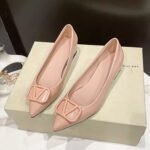 Chic & Supportive - Image 11